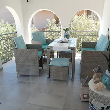 Apartment Casa Antonella, A Pochi Passi Dalla Con Stradello Privato *