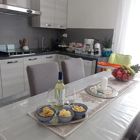 Casa Antonella, A Pochi Passi Dalla Con Stradello Privato *