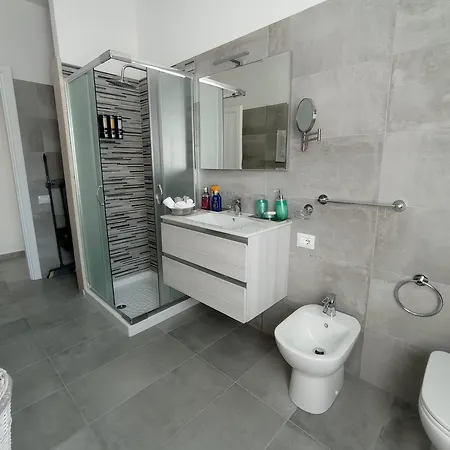 Casa Antonella, A Pochi Passi Dalla Con Stradello Privato Apartment *